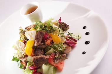 Beyaz tabak makarna çeşitleri