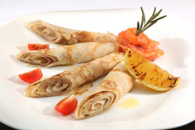 Tütsülenmiş somon ve limonlu gözleme