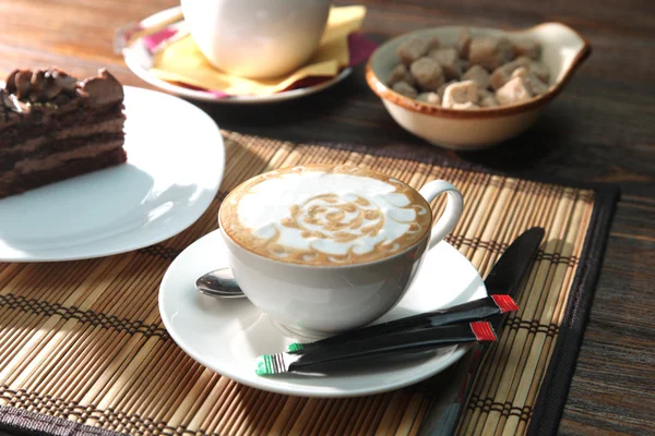 Cappuccino Cup Com Açúcar Uma Bolsa Mesa — Fotografia de Stock