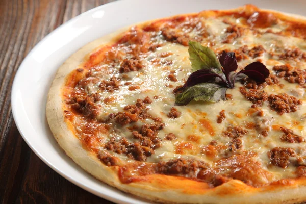 Pizza Avec Viande Fromage Dans Assiette — Photo