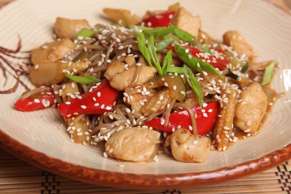 Fideos Wok Con Pescado Plato — Foto de Stock