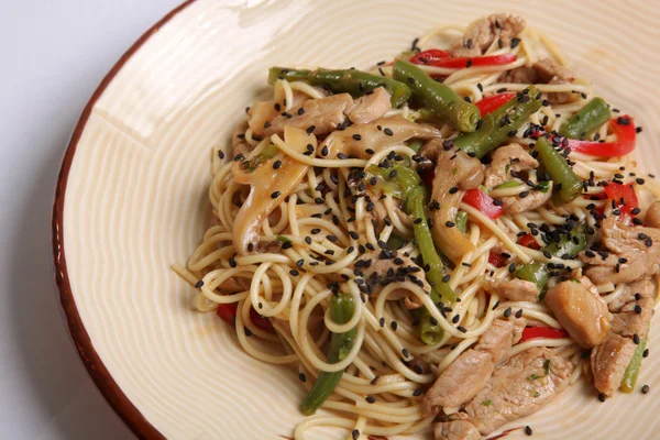 Fideos Chinos Con Cerdo Plato —  Fotos de Stock