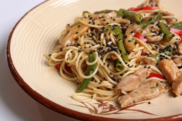 Chinesische Nudeln Mit Schweinefleisch Auf Teller — Stockfoto