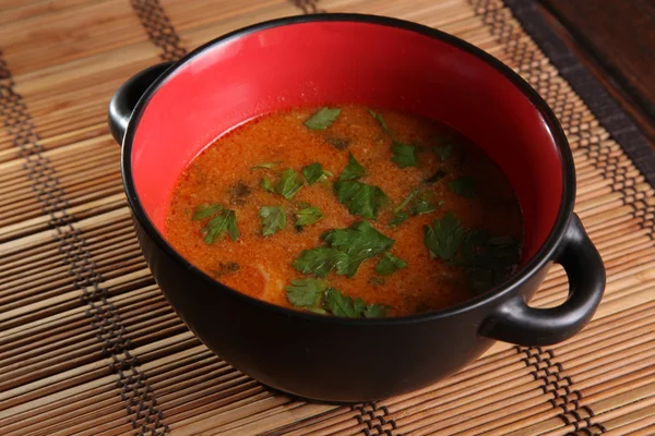 Asiatische Suppe Rotem Teller Auf Tisch — Stockfoto