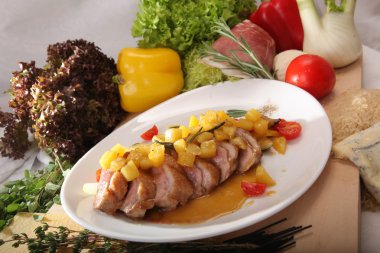 İtalyan usulü ananaslı ördek filetosu.