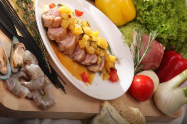 İtalyan usulü ananaslı ördek filetosu.