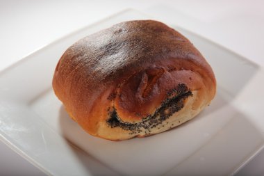 topuz ile beyaz zemin üzerine haşhaş tohumu