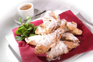 Şekerli ve naneli kurabiyeler.