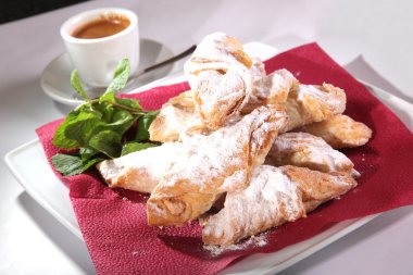 Şekerli ve naneli kurabiyeler.