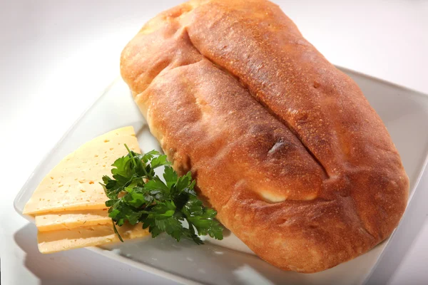 Pâine Pita Placă Albă Felii Brânză — Fotografie, imagine de stoc