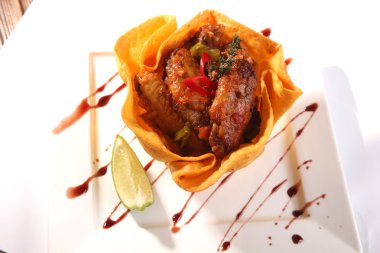 tavuk kanadı Meksika tortilla soslu ızgara