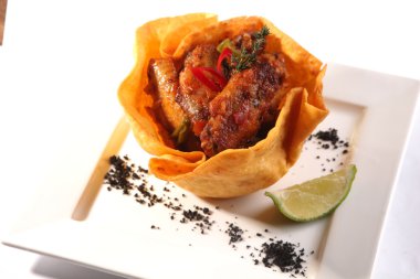 tavuk kanadı Meksika tortilla soslu ızgara