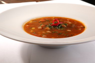 Fasulye ve biber ile baharatlı çorba