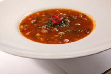 Fasulye ve biber ile baharatlı çorba