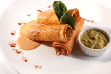 Et sosu ve Guakamole rulo