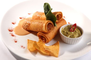 Et sosu ve Guakamole rulo