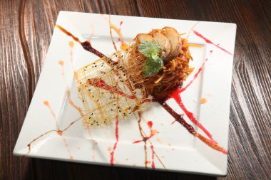 tatlı karamel sos ile