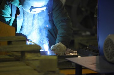 ışık elektrik kaynak metali