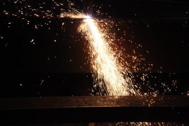 aracı metal işleme kıvılcımlar