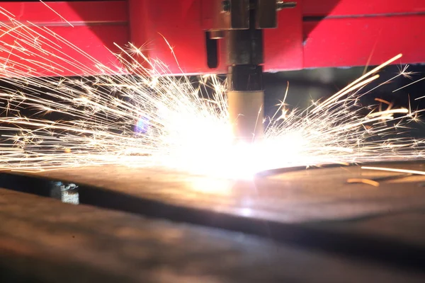 Laser cutting of sheet metal — Stock Photo, Image