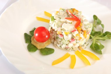 Rus usulü mayonezli salata.