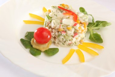 Rus usulü mayonezli salata.