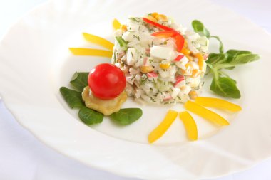 Rus usulü mayonezli salata.