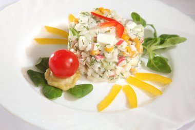 Rus usulü mayonezli salata.