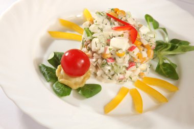 Rus usulü mayonezli salata.