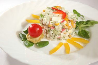 Rus usulü mayonezli salata.