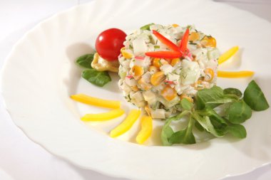 Rus usulü mayonezli salata.