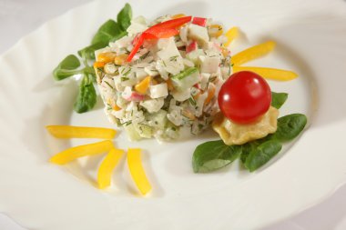 Rus usulü mayonezli salata.