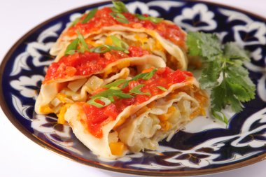 Doğu tabaklarında Doğu etli turta