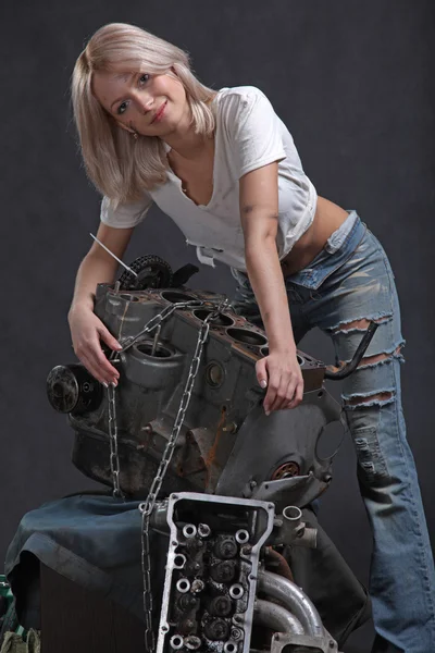 Girl Engine Oil Wrench Key Black Background — Stock Photo, Image