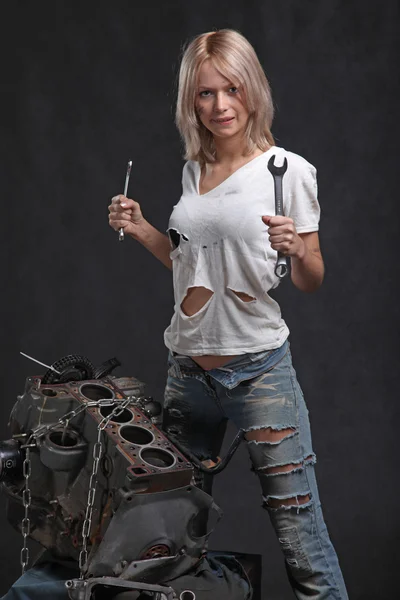 Girl Engine Oil Wrench Key Black Background — Stock Photo, Image