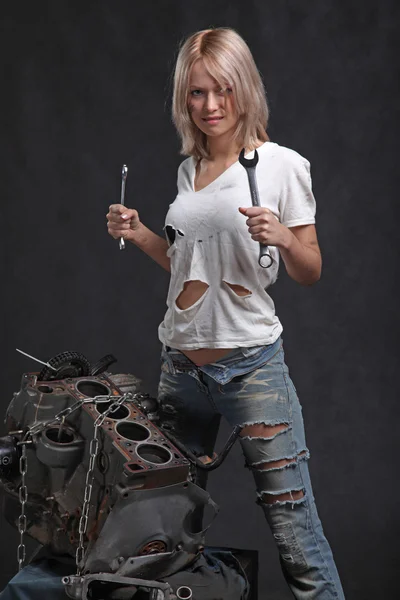 Girl Engine Oil Wrench Key Black Background — Stock Photo, Image