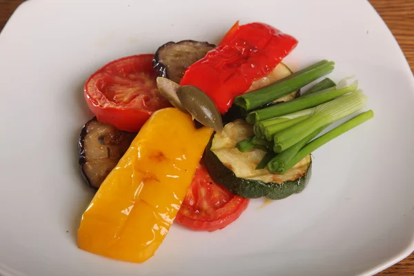 Grillowane Warzywa Papryka Pomidory Bakłażan Tablicy — Zdjęcie stockowe
