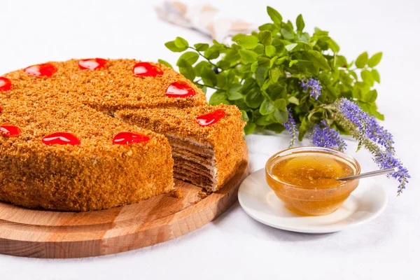 Honey Cake Green Grass White Table — Stock Photo, Image