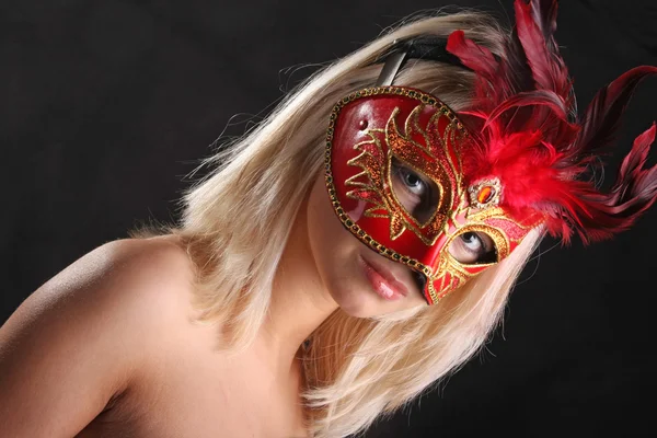 Bionda Rosso Giallo Maschera Veneziana Sfondo Nero — Foto Stock