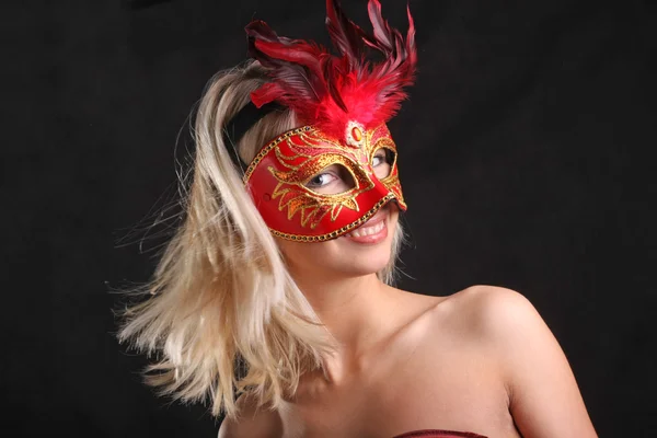 Blondine Maske Mit Schönem Hals Auf Schwarzem Hintergrund — Stockfoto