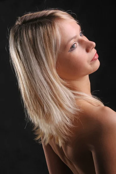 Schöne Nackte Blondine Auf Schwarzem Hintergrund — Stockfoto