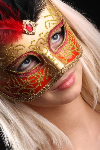 Emotionen Gesicht Des Mädchens Der Venezianischen Maske Auf Schwarzem Hintergrund — Stockfoto
