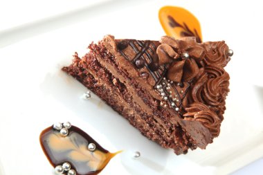 Kremalı çikolatalı pasta.