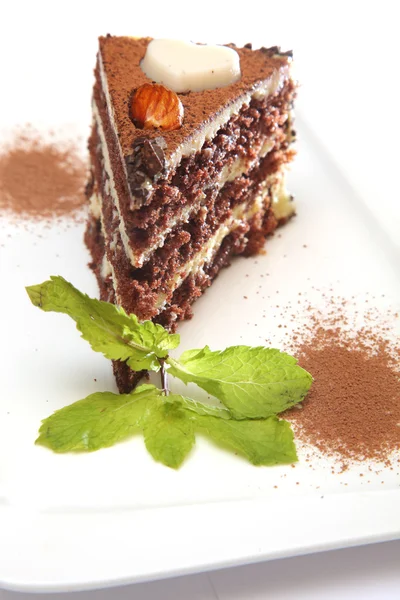 Stück Kuchen Mit Mandeln Auf Teller — Stockfoto