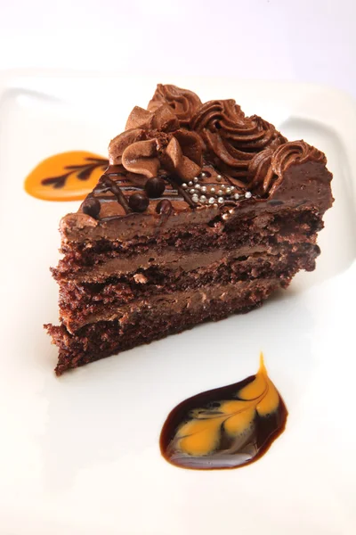 Schokoladenkuchen Mit Sahne Auf Teller — Stockfoto