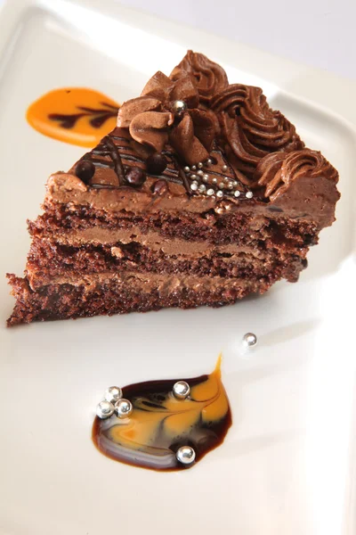 Шоколадный Торт Сливками Тарелке — стоковое фото