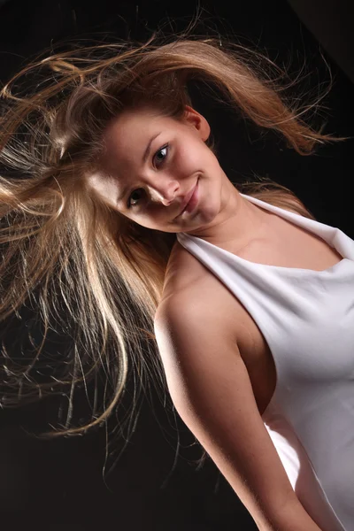 Desarrollando Viento Cabello Sobre Fondo Negro — Foto de Stock