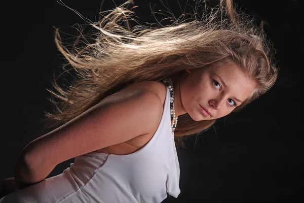 Desarrollando Viento Cabello Sobre Fondo Negro — Foto de Stock