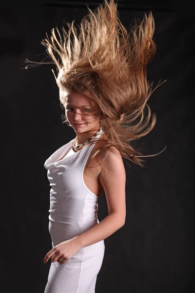 Sviluppando Nel Vento Capelli Sfondo Nero — Foto Stock