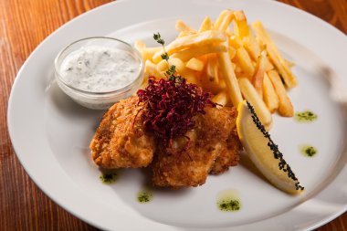 yemek et meyilli ve patates kızartması